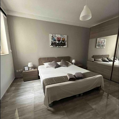 F10 Room 1, Private Double Room With Private Bathroom In Shared Flat Msida Exteriér fotografie